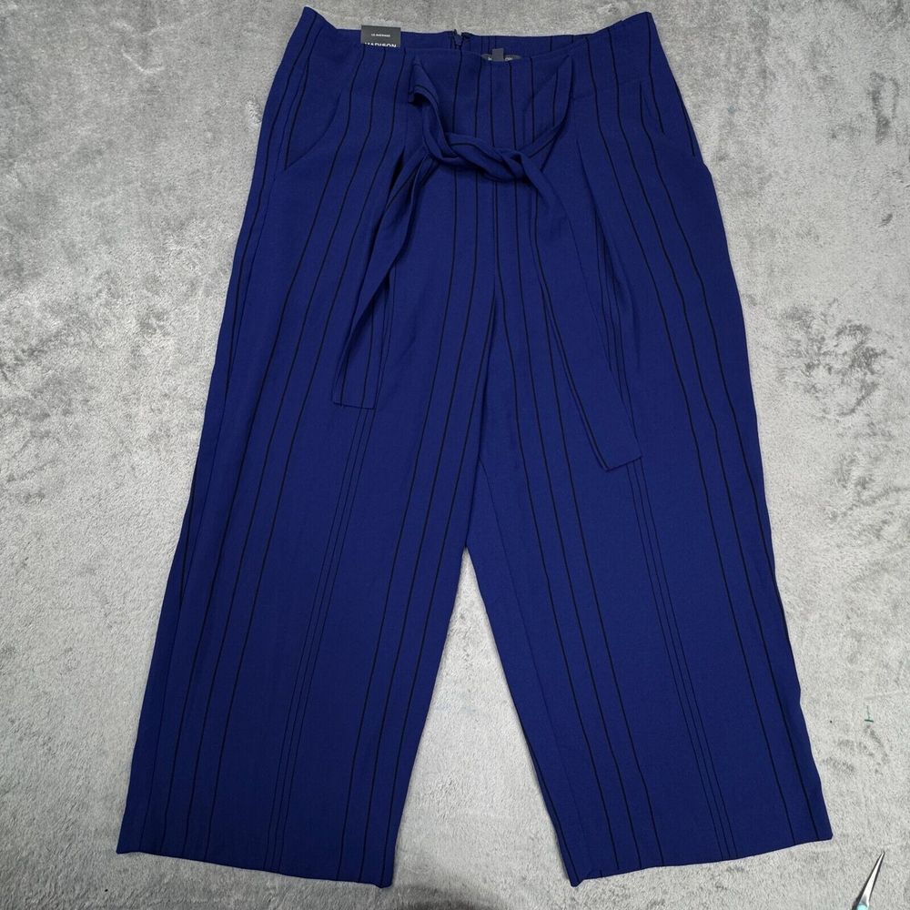 Madison BRAND‎ NEW Wide Leg Capris Size 10 (30x23) Blue with Navy Blue Stripes